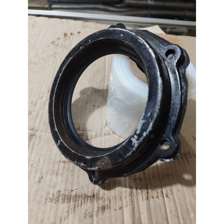 Корпус з манжетою в зборі 375-2918094 – запчастини Урал | Autodetal