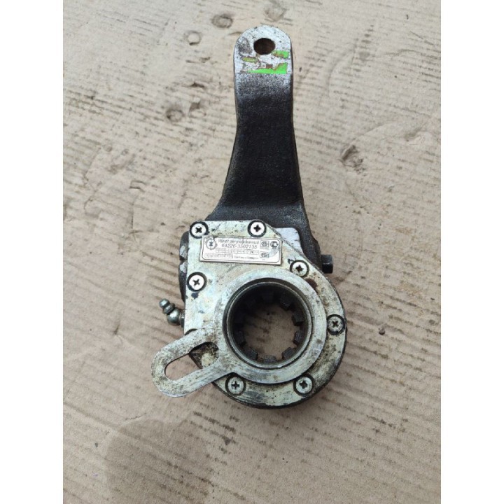 Розтискач/важіль регулювальний гальма МАЗ 64226-3502135 (лівий